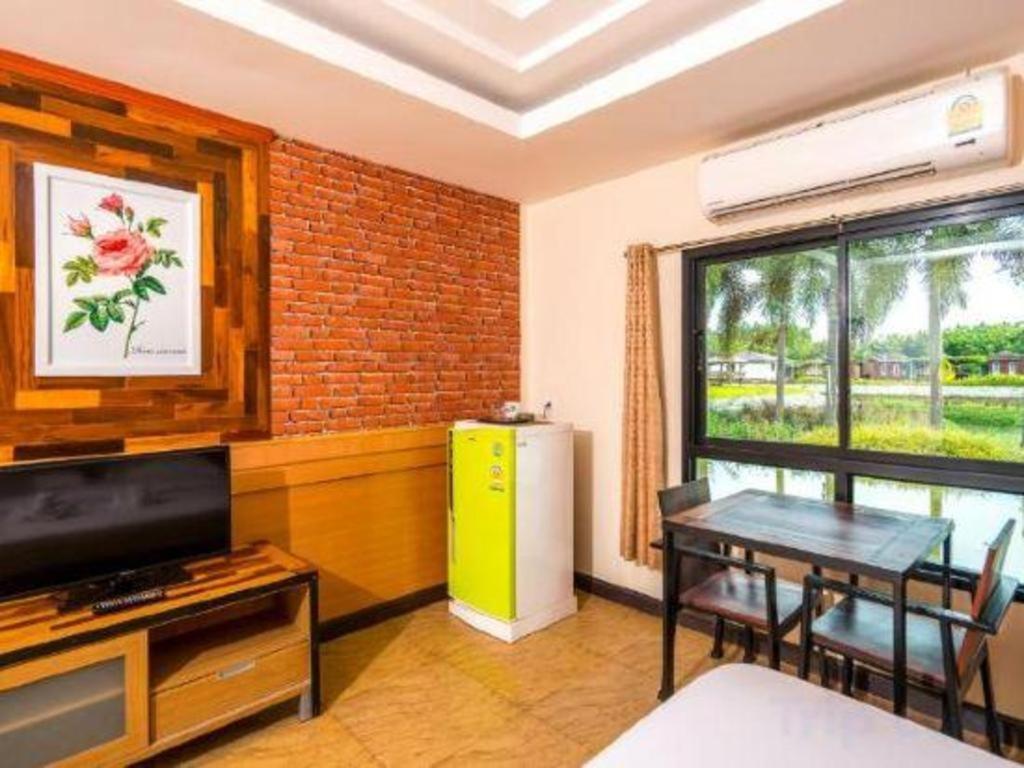 Prew Lom Chom Nam Resort Banphanszadetnok Kültér fotó